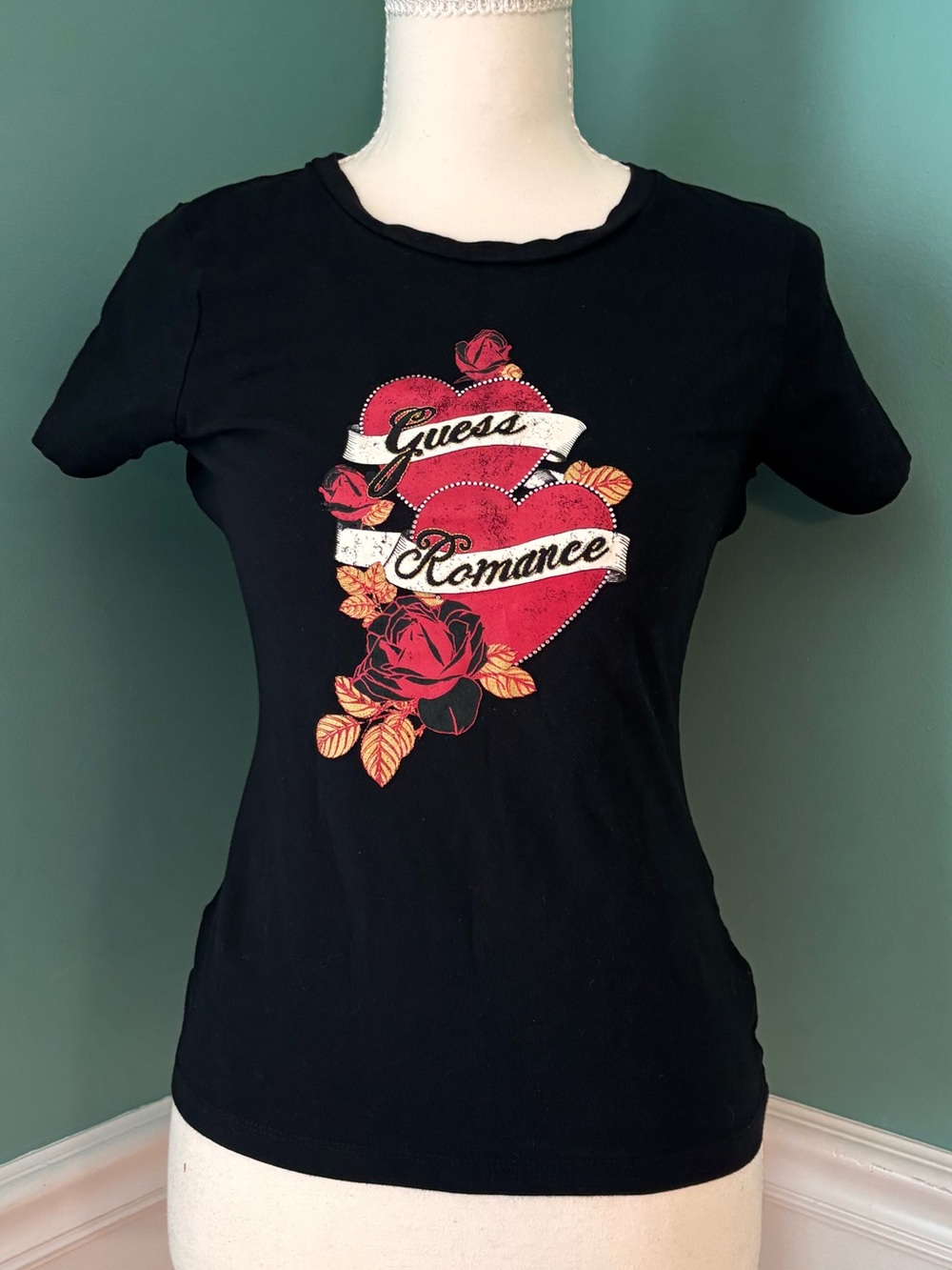 Guess Romance Heart Rose Graphic Baby Tee Y2K Fitted Black T-Shirt Size Small